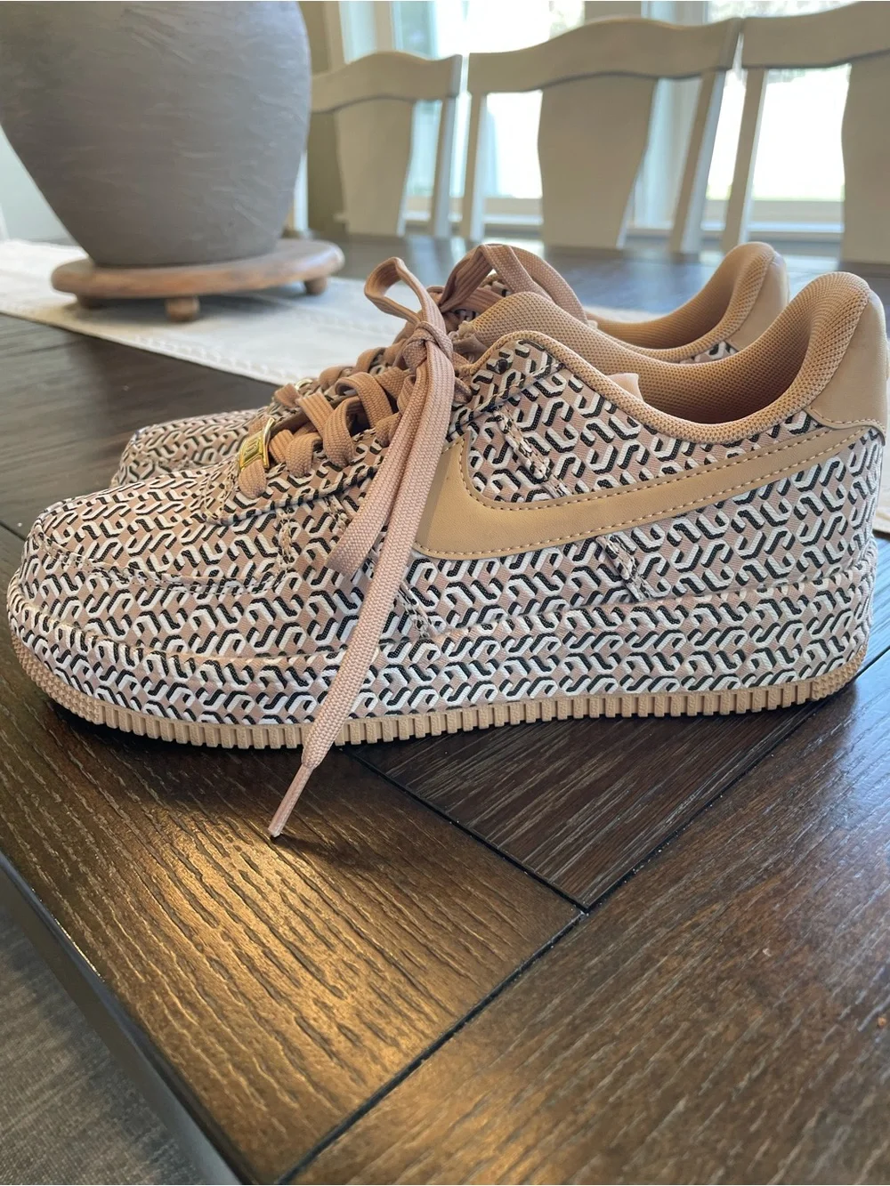 Nike Women's Air Force 1 LX 